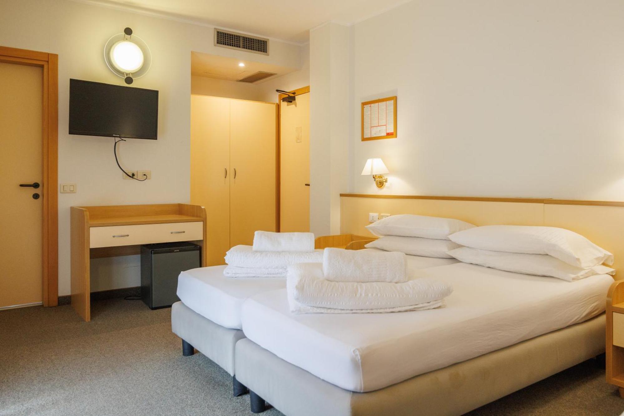 Club E La Vela Hotel 3*