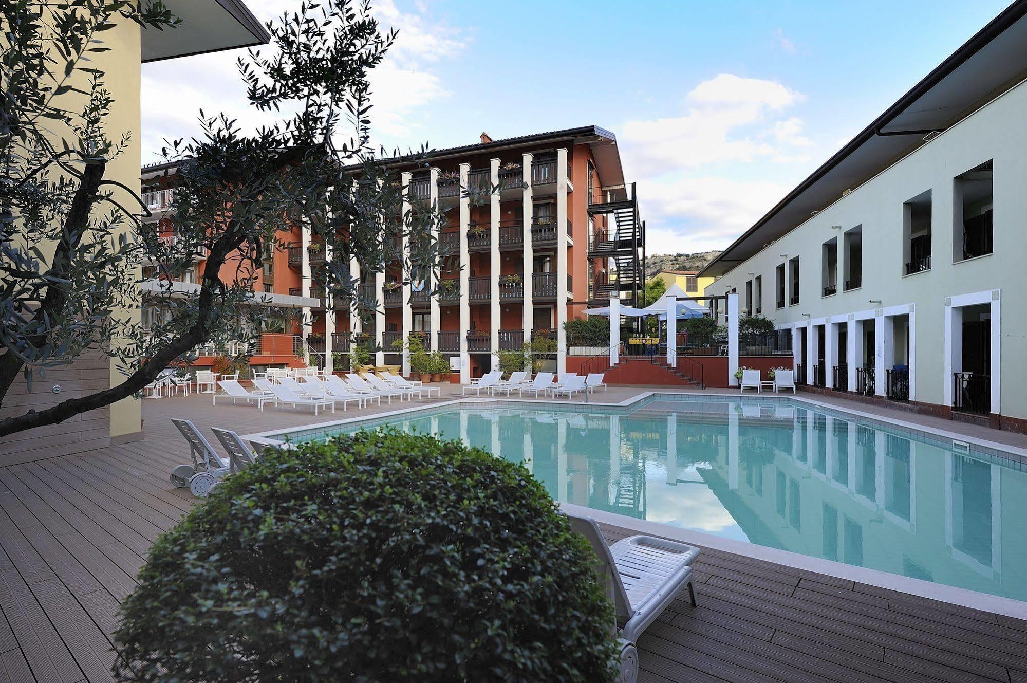 Hotel Club E La Vela Torbole Sul Garda