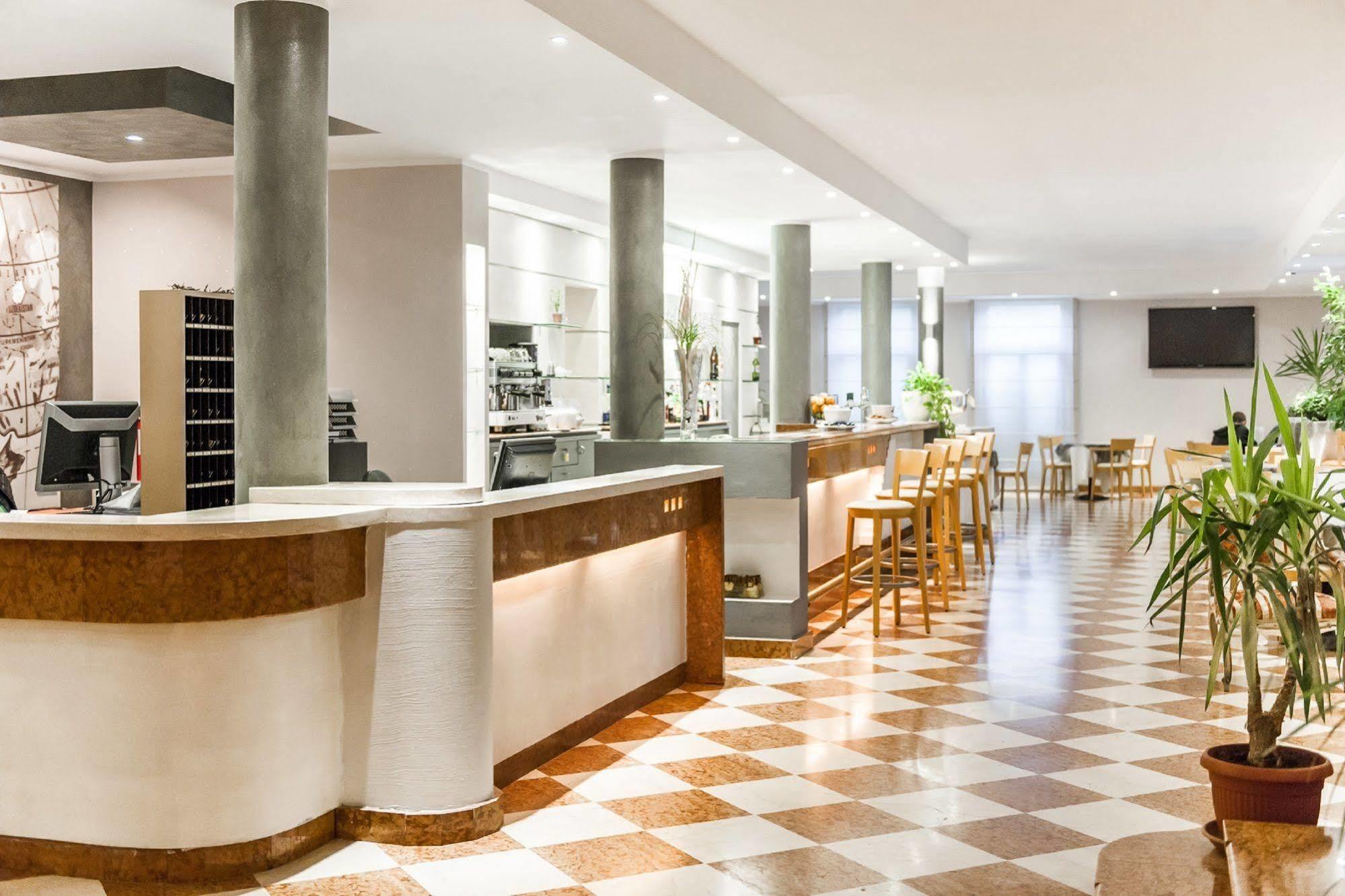 Hotel Club E La Vela Torbole Sul Garda